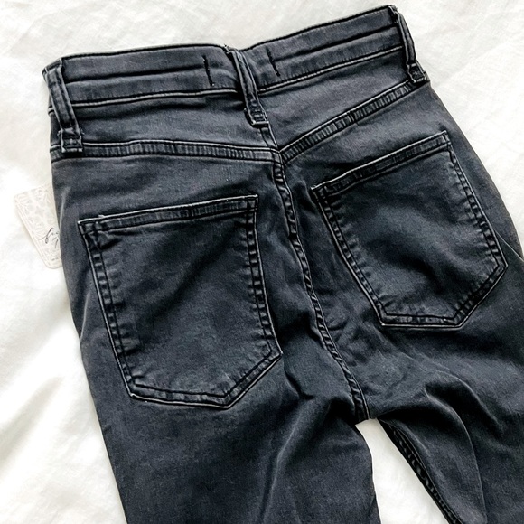 🌟HP🌟We The Free Sabrina Distressed Jeans - Picture 7 of 7